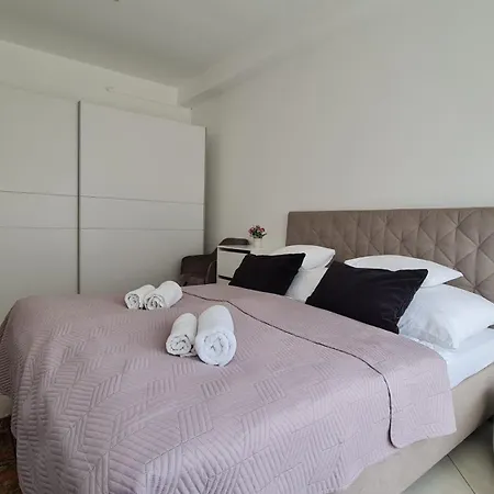 Tulipan Apartman *
